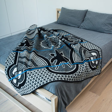 Kharetsa Aloe Blanket (White / Black / Blue Stripe)